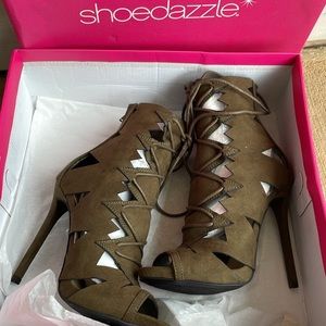Open Toe army green zip up heels